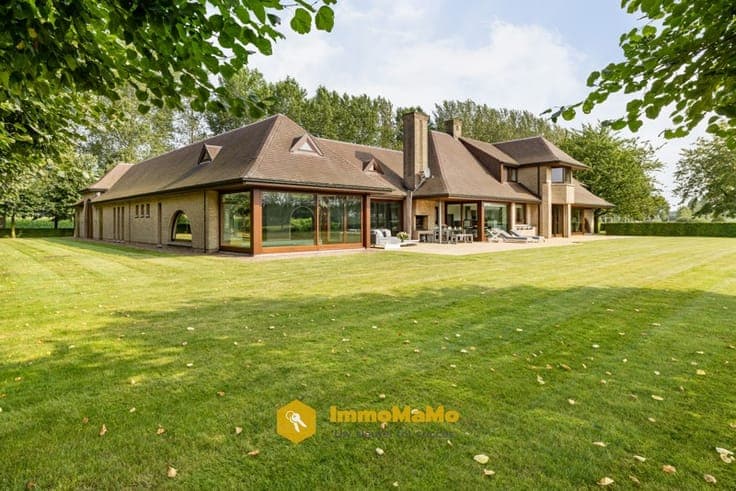 UNIEKE VILLA MET WEILAND EN PAARDENSTALLEN OP EEN TOPLOCA...