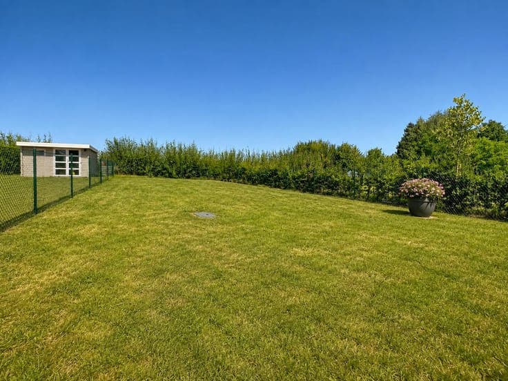3-front house ±190 m² 4 bedr + 3 bathr - 2 park.