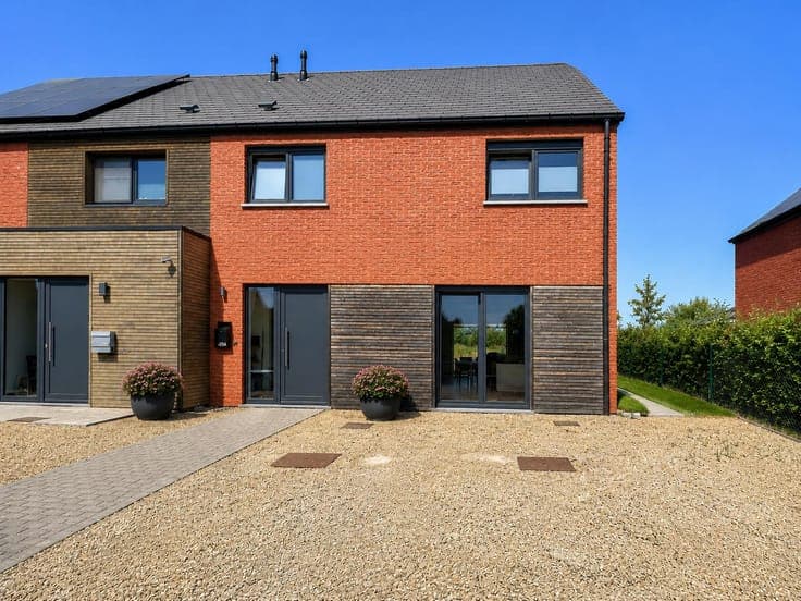3-front house ±190 m² 4 bedr + 3 bathr - 2 park.
