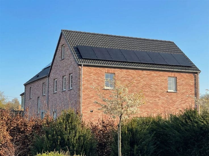 Villa neuve sur beau terrain presque 20 ares à 2' de LLN