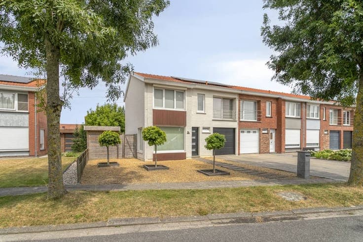 Ready to move in house with 4 bedrooms in Rollegem-Kapelle