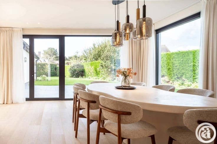 Fully renovated villa on a 1,136 m² private plot