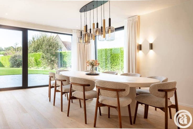 Fully renovated villa on a 1,136 m² private plot