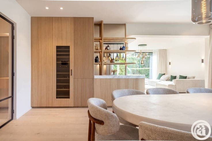 Fully renovated villa on a 1,136 m² private plot