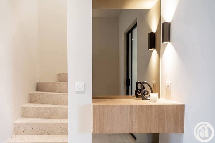 Fully renovated villa on a 1,136 m² private plot