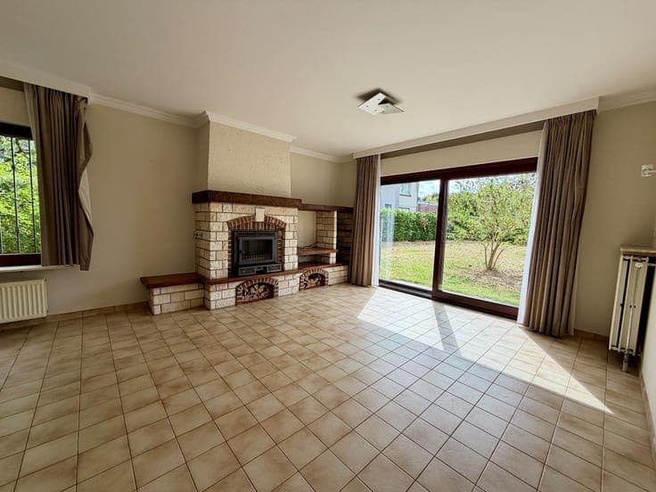 Bright villa with garden, terrace and double garage in Sint