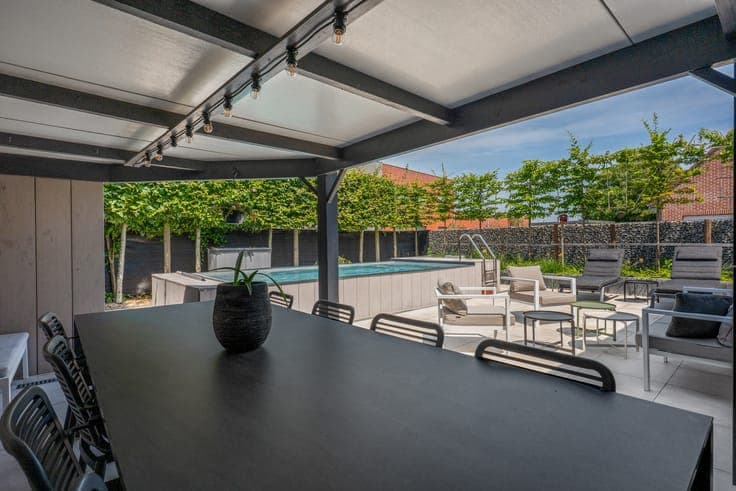 Bright house with swimming pool for sale in Asse
