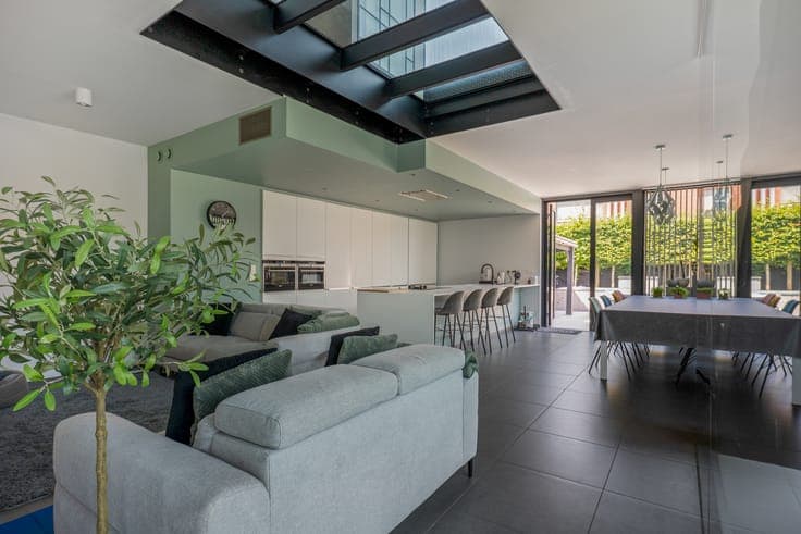 Bright house with swimming pool for sale in Asse
