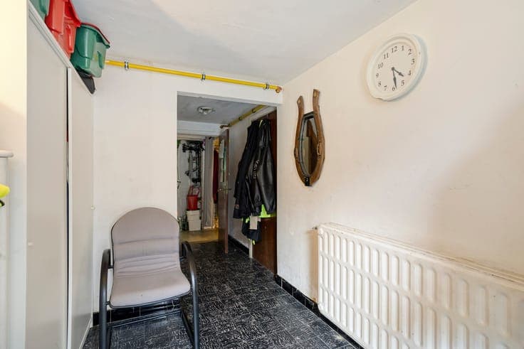 Spacious house with 5 rooms, garage and garden in Koningslo