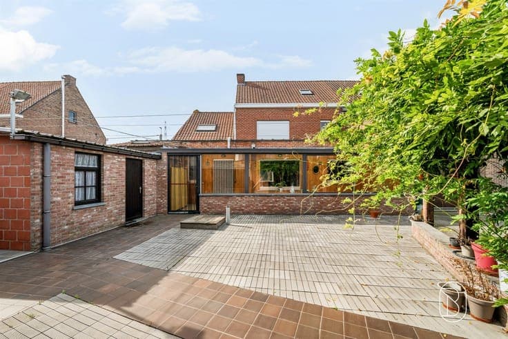 Zeer ruime woning met tal van mogelijkheden!