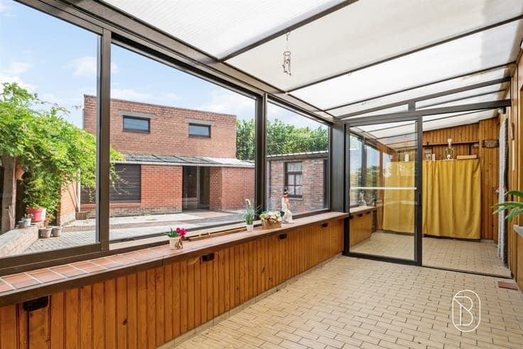 Zeer ruime woning met tal van mogelijkheden!