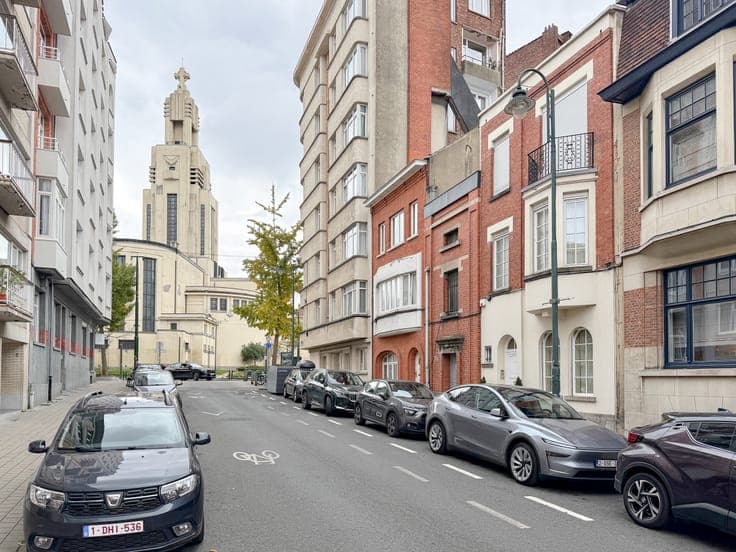 Beautiful 1927 Brussels townhouse in Altitude 100