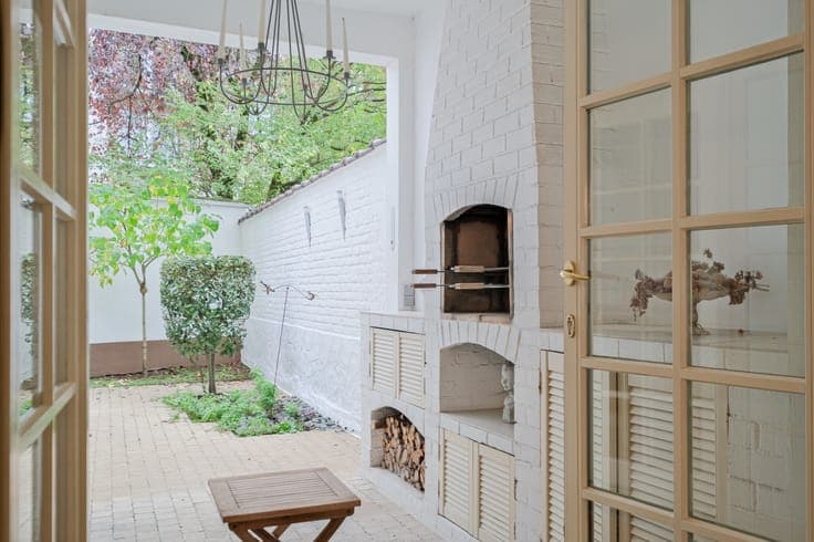 Beautiful 1927 Brussels townhouse in Altitude 100