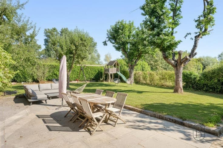 A charmingly situated farmhouse with an additional barn