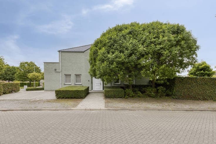 Spacious doctor's home with practice for sale in Hoogstraten