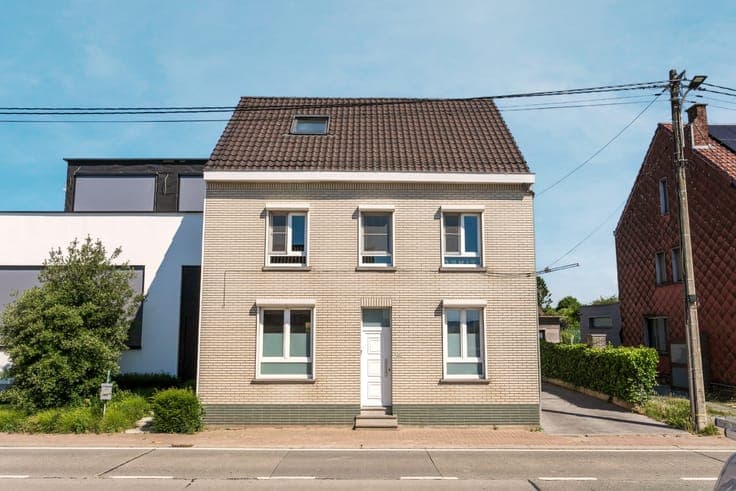 House in Sint-Pieters-Leeuw
