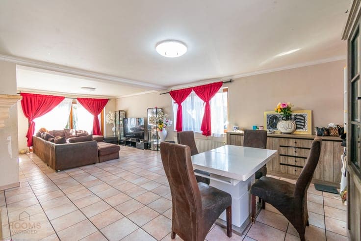 Eengezinswoning met 3 slaapkamers, tuin, terras en garage