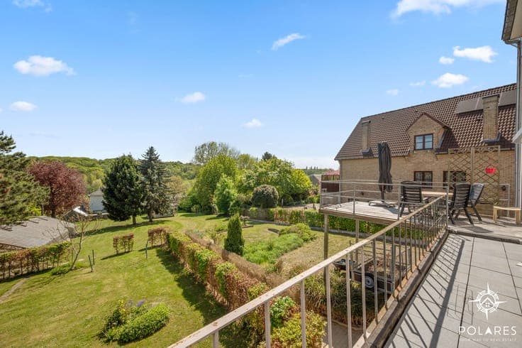 Ready-to-move-in house on 16 acres with energy performance c