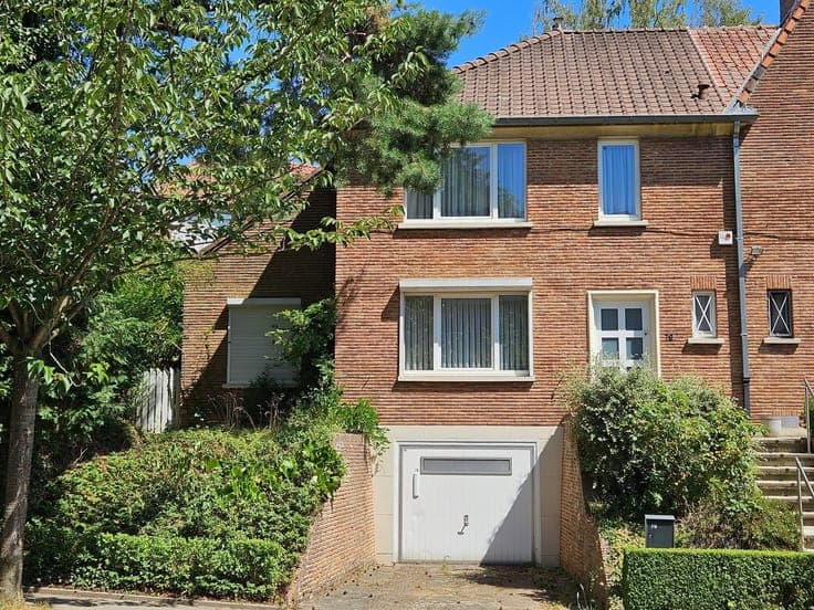 Well-maintained villa in a very good location