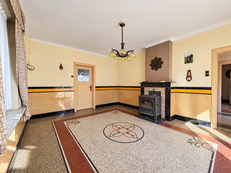 Te koop, Veelzijdige te renoveren woning met 3 slaapkamer...