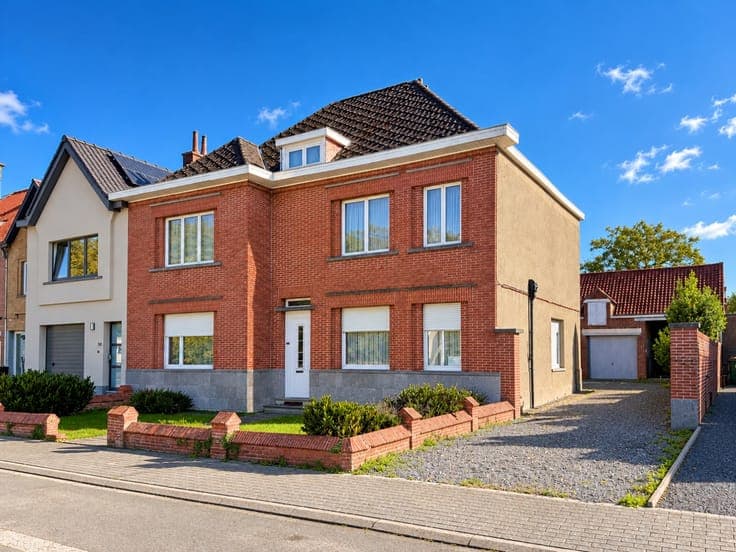 Te koop, Veelzijdige te renoveren woning met 3 slaapkamer...