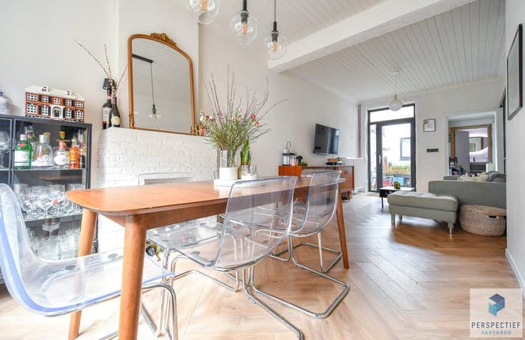 Mooie INSTAPKLARE stadswoning met 3 slpk en koer