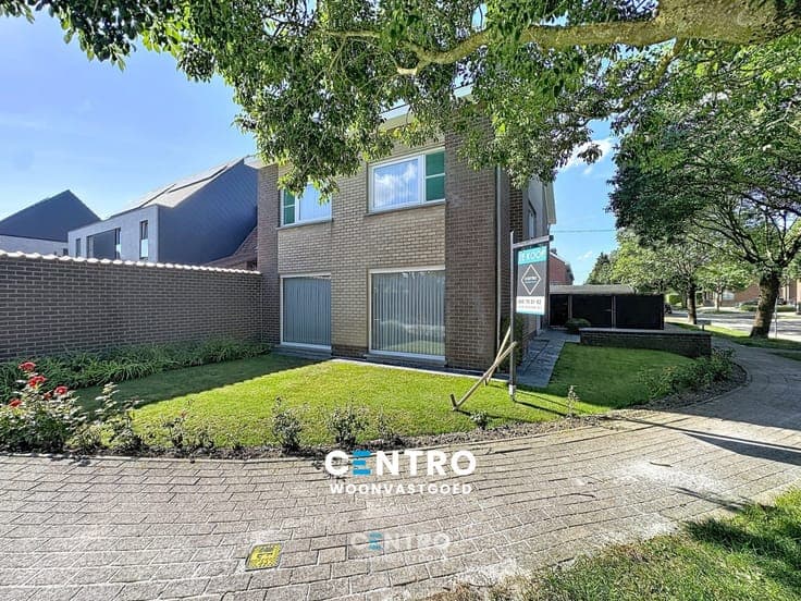 Interessante woning te Oekene met 5 slpks, garage én 4 pa...