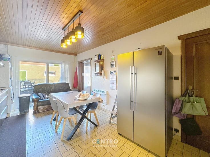 Interessante woning te Oekene met 5 slpks, garage én 4 pa...