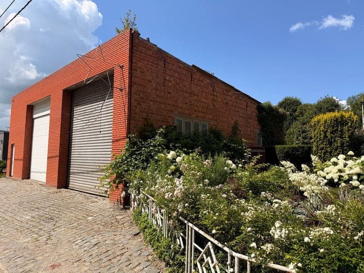 TE RENOVEREN WONING MET RUIME LOODS