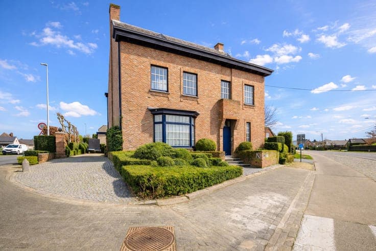 Stately home in need of renovation on 708 m² in Merelbeke