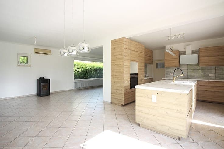 Move-in-ready, energy-efficient home with a sunny garden