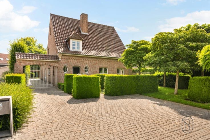 Exclusive property with a beautiful garden in Wielsbeke