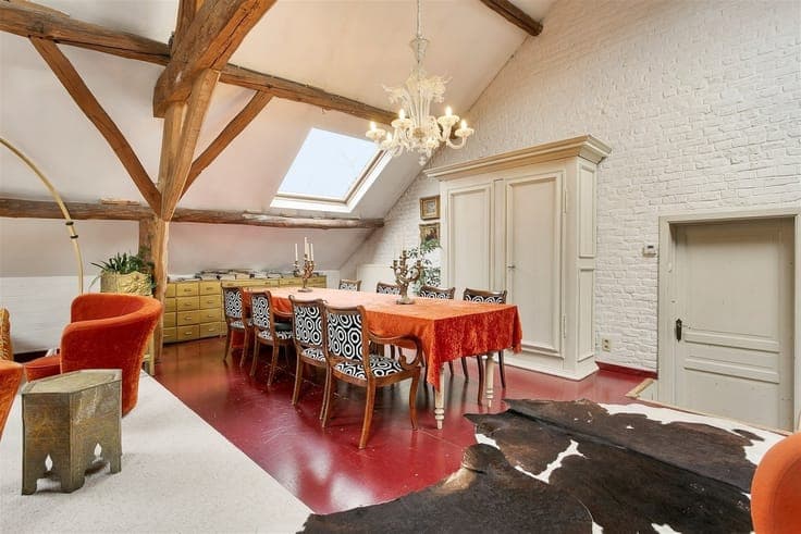 Characterful commercial house with great visibility