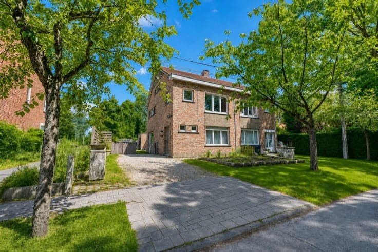 Nabij de Lembeekse bossen gelegen woning met 3-4 slaapkam...