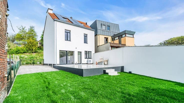 House in Linden