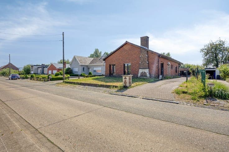 Gezellige laagbouwwoning op ruim perceel van 1566 m² te I...