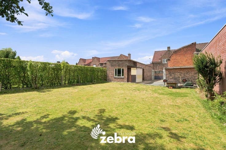 Halfopen woning in tuinwijk te koop in Roeselare!