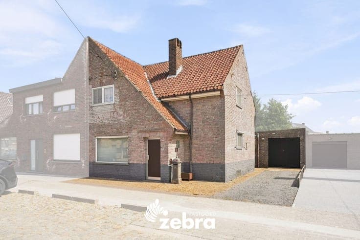 Halfopen woning in tuinwijk te koop in Roeselare!