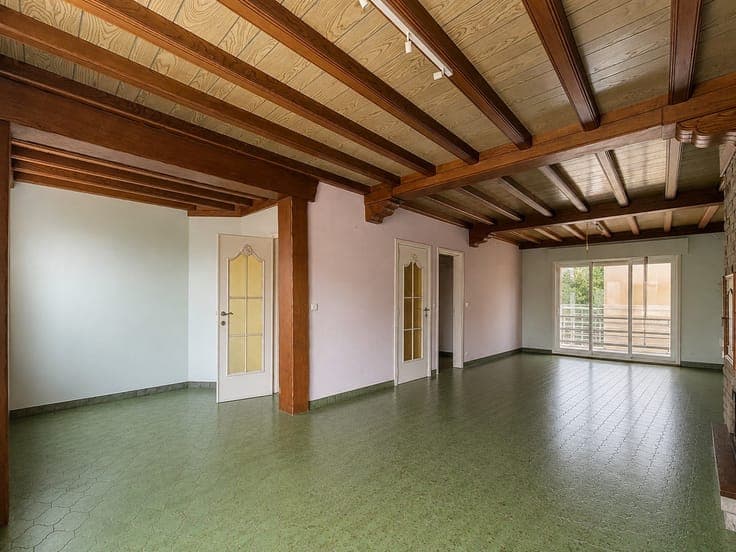 3-bedroom bel-etage house with 2-car garage and west-facing