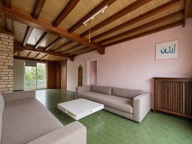 3-bedroom bel-etage house with 2-car garage and west-facing