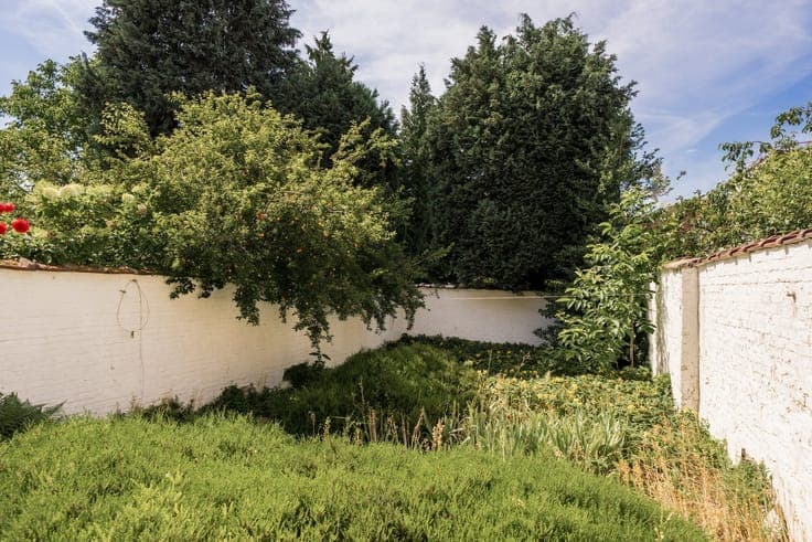 House in need of complete renovation on a quiet street
