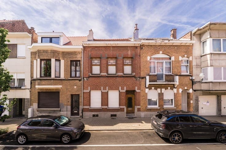 House in need of complete renovation on a quiet street