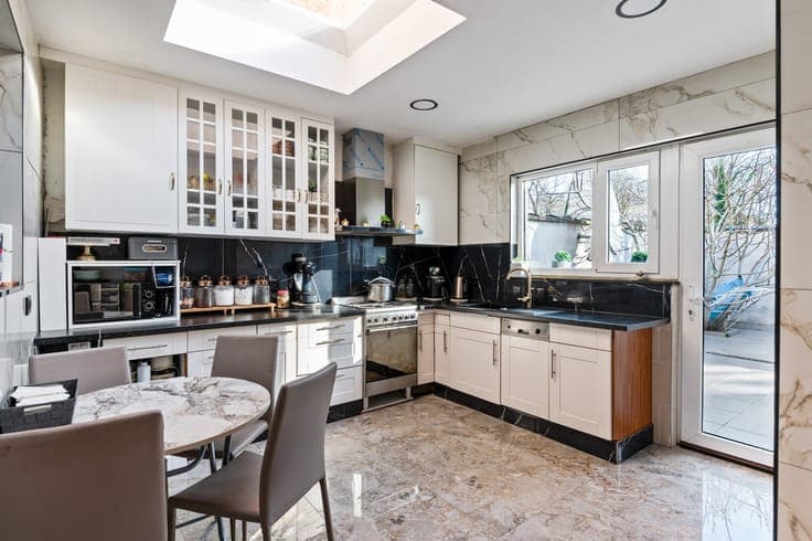 House with 3 to 4 bedrooms near the center of Mechelen