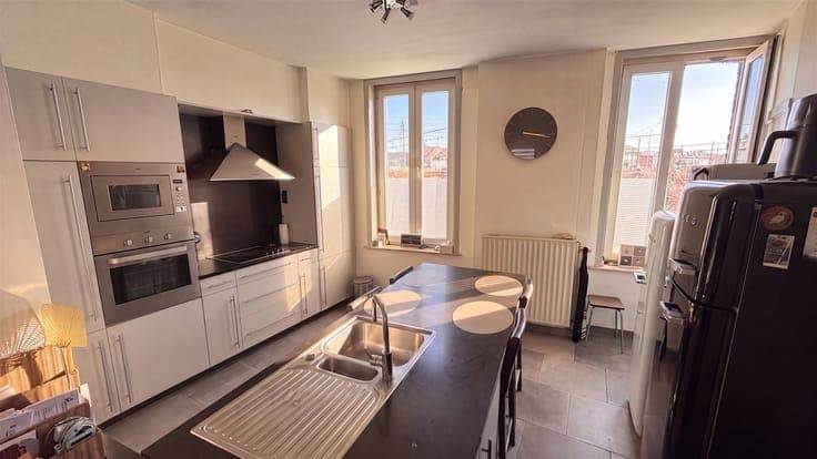 CENTRALLY LOCATED HOUSE WITH SPACIOUS POSSIBILITIES NEAR THE