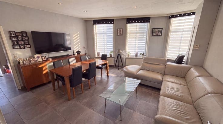 CENTRALLY LOCATED HOUSE WITH SPACIOUS POSSIBILITIES NEAR THE