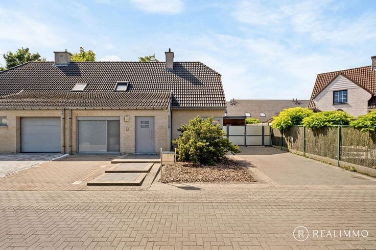 Verzorgde halfopen bebouwing te Izegem (Bosmolens)