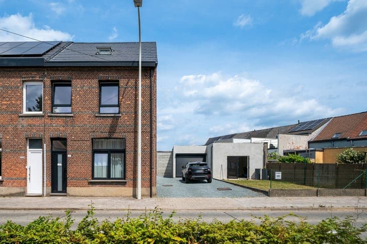 Gerenoveerde woning met tuin en polyvalent bijgebouw te Reet