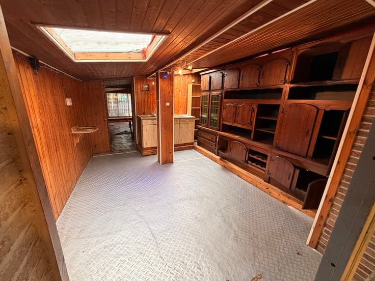 Grondig te renoveren woning op goede locatie