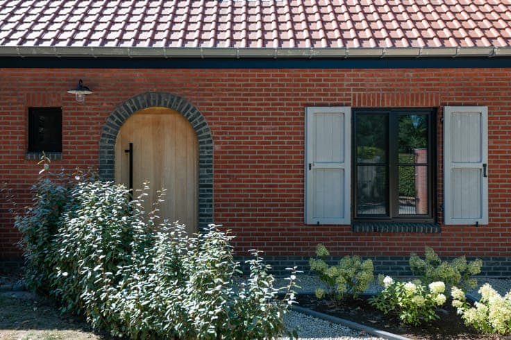 Exclusive 350 m² villa, fully modernized in 2025, with a sel