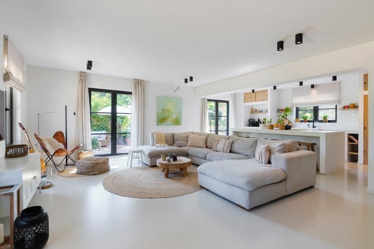 Exclusive 350 m² villa, fully modernized in 2025, with a sel
